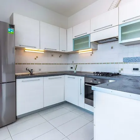 Apartment Bok